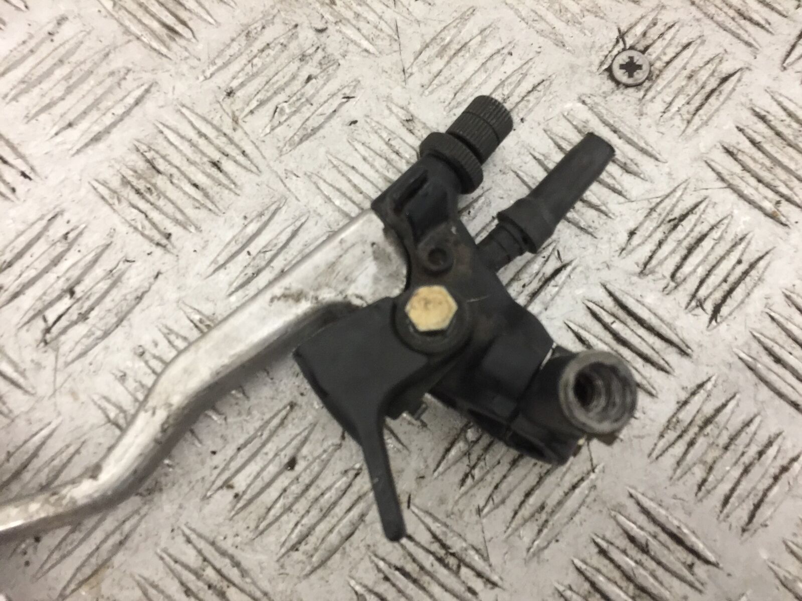 HUSQVARNA TE 610 E CLUTCH LEVER AND BRACKET   YEAR 2001 (STOCK 803)
