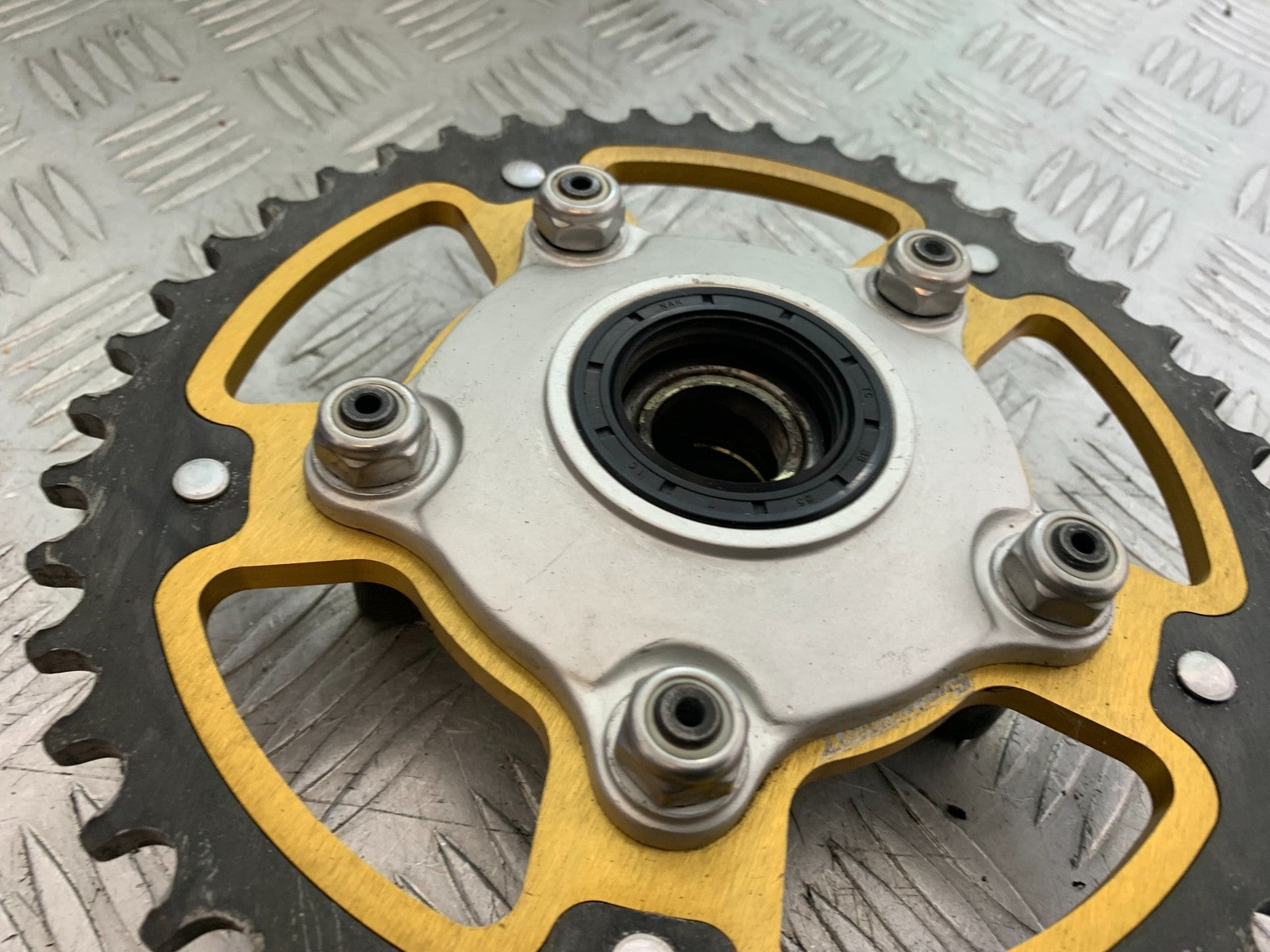 APRILIA TUONO 1000 V4R REAR SPROCKET CARRIER  YEAR 2011-13  (CMB1316)