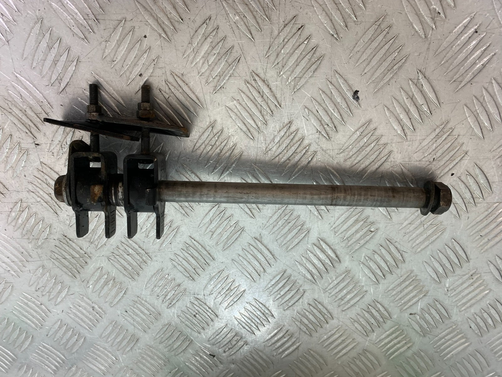 HONDA CBF500 CBF 500 REAR WHEEL SPINDLE YEAR 2004-2008  (CMB1294)
