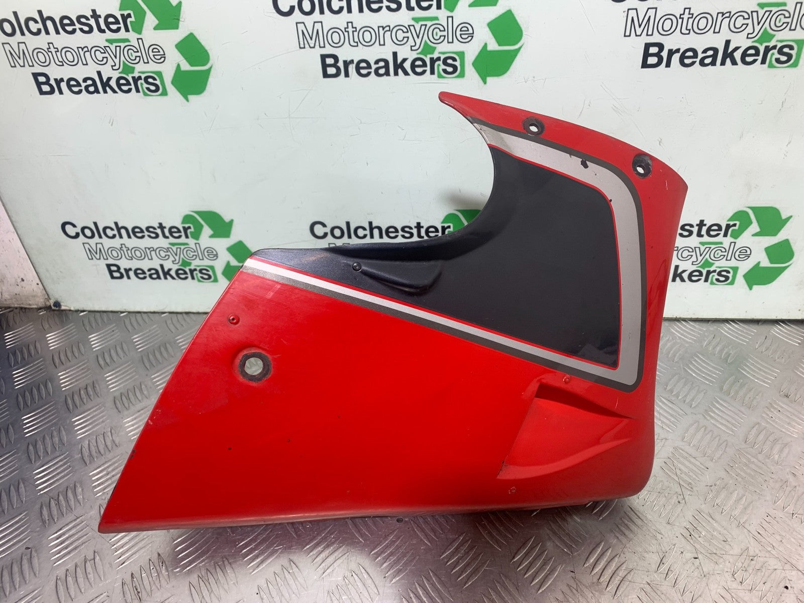 KAWASAKI GPZ600 GPZ 600 BELLY PAN YEAR 1988-90  (CMB1258)