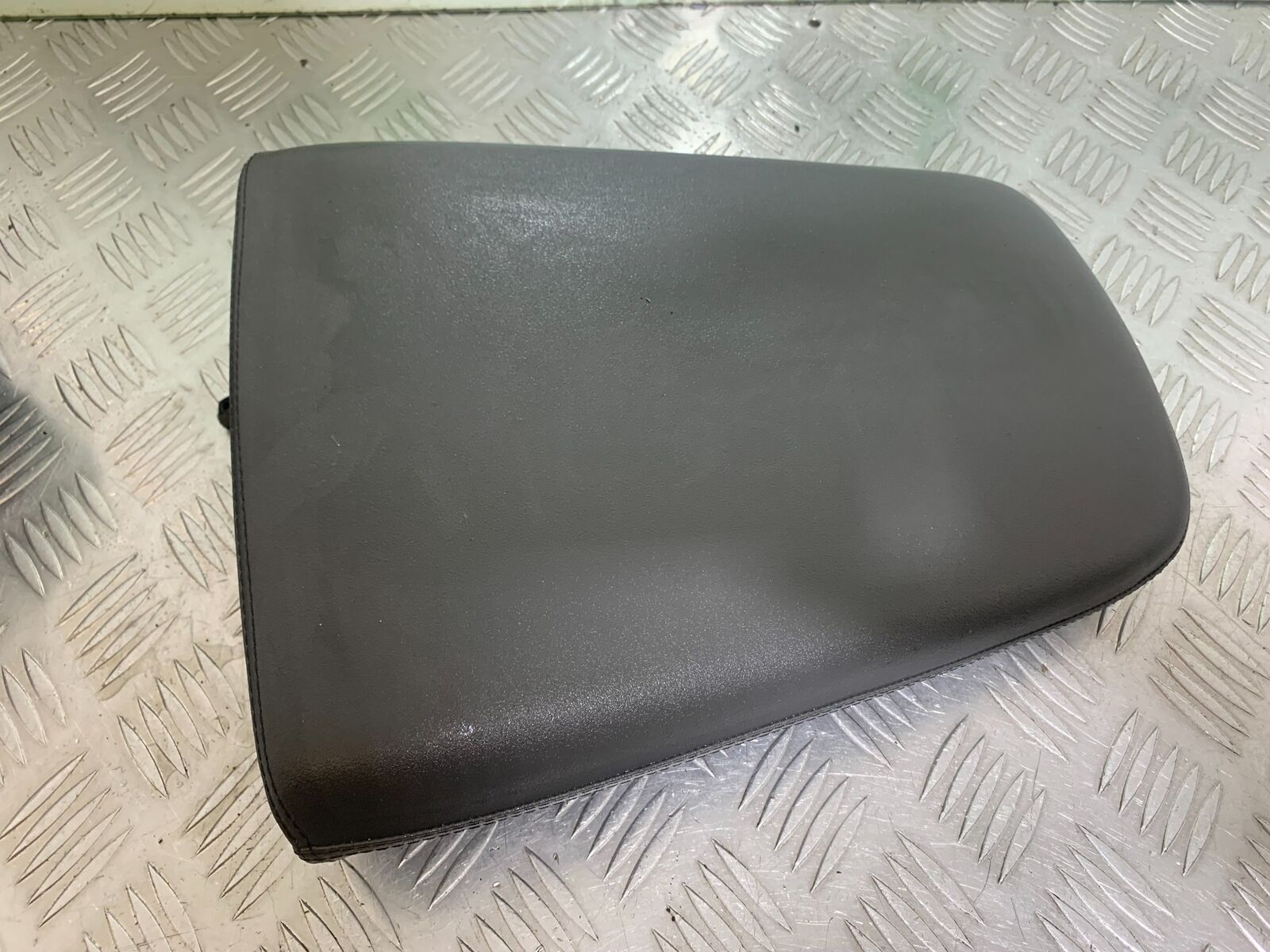 TRIUMPH TIGER 800 REAR SEAT  YEAR 2011-2014 (CMB1113)
