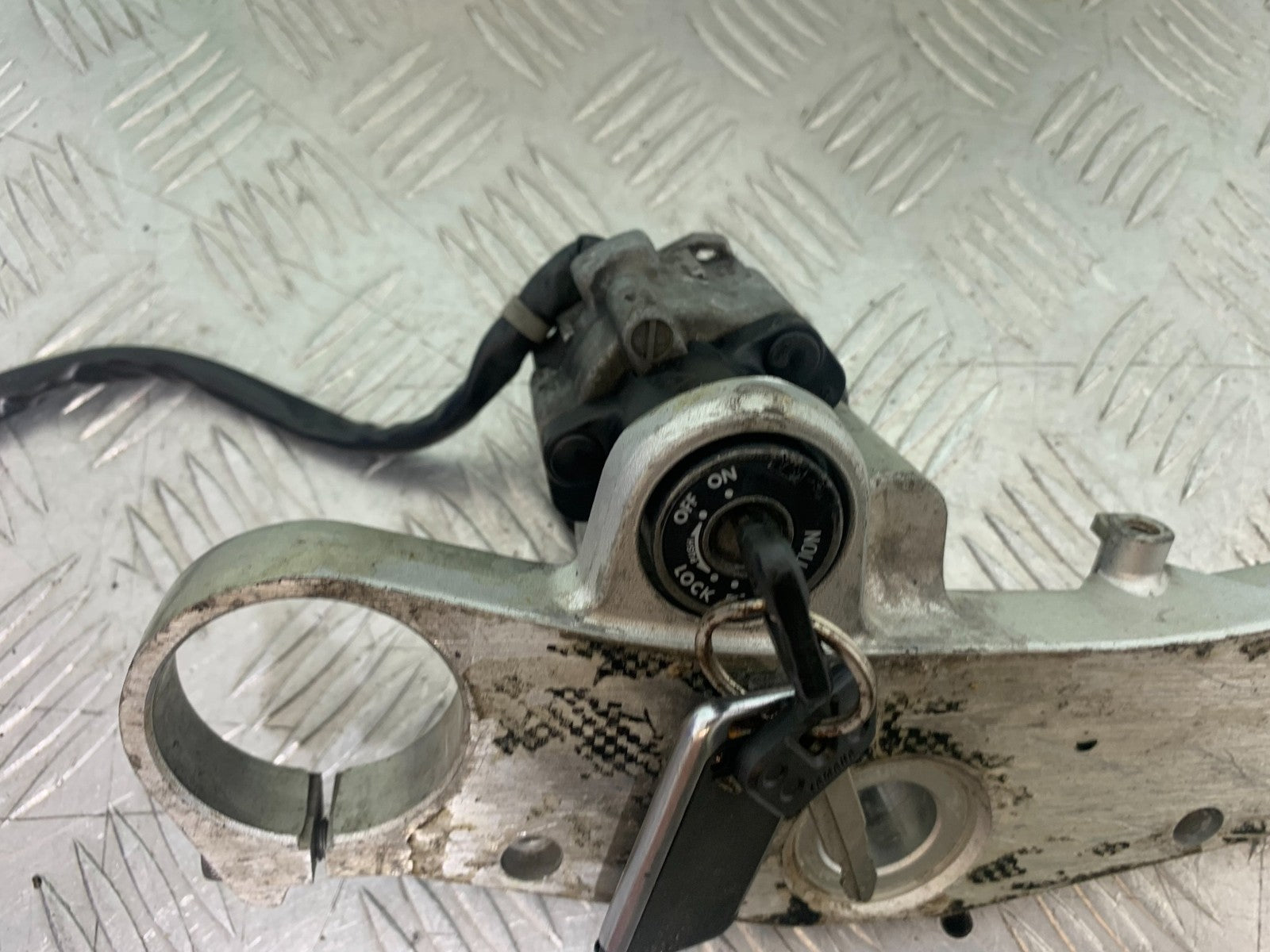 YAMAHA YZF1000 THUNDERACE LOCKS AND KEYS  YEAR 1997-2000 (CMB1204)