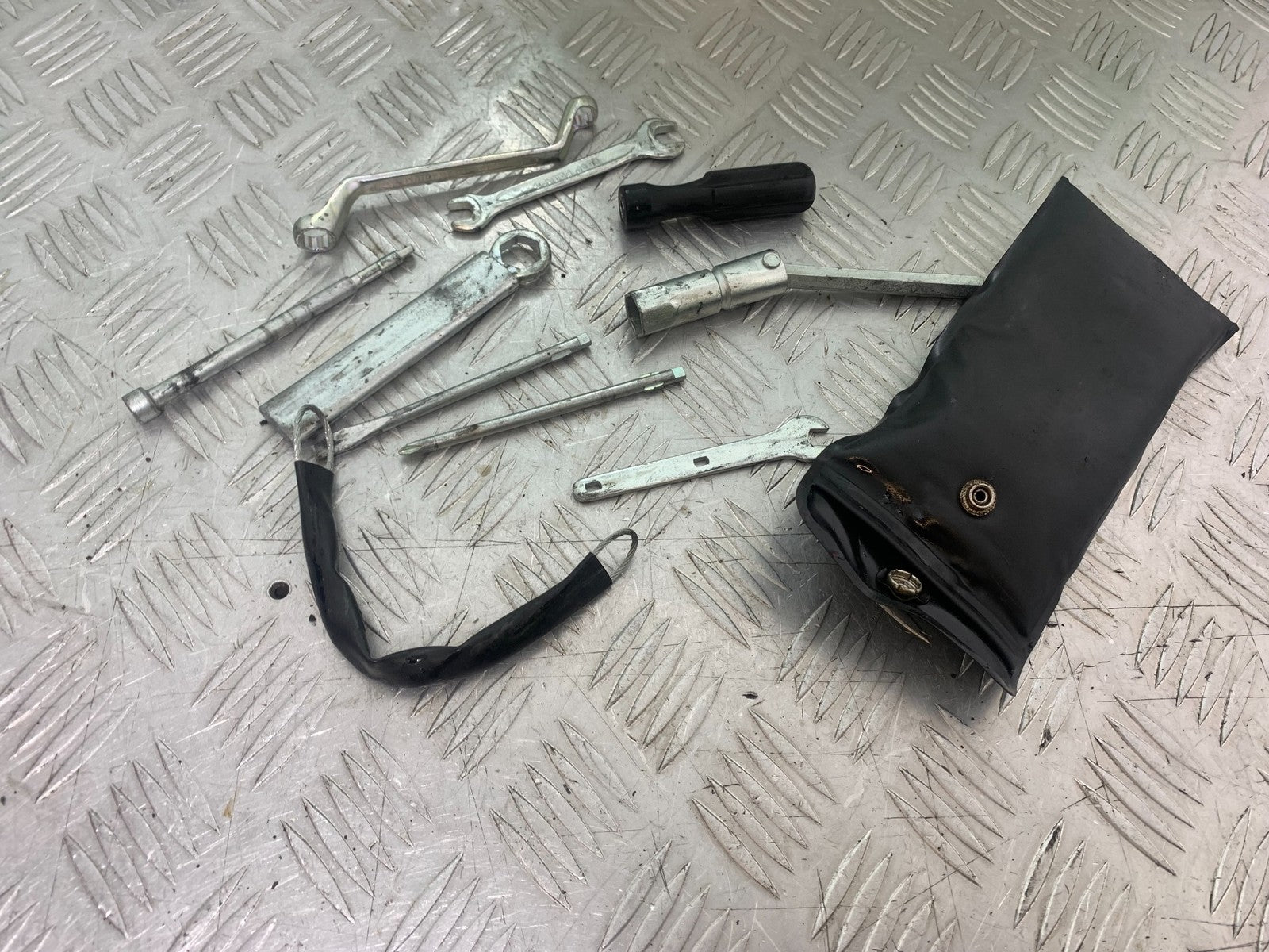 HONDA NT 700 V DEAUVILLE TOOL KIT  YEAR 2006-2011 (CMB1211)