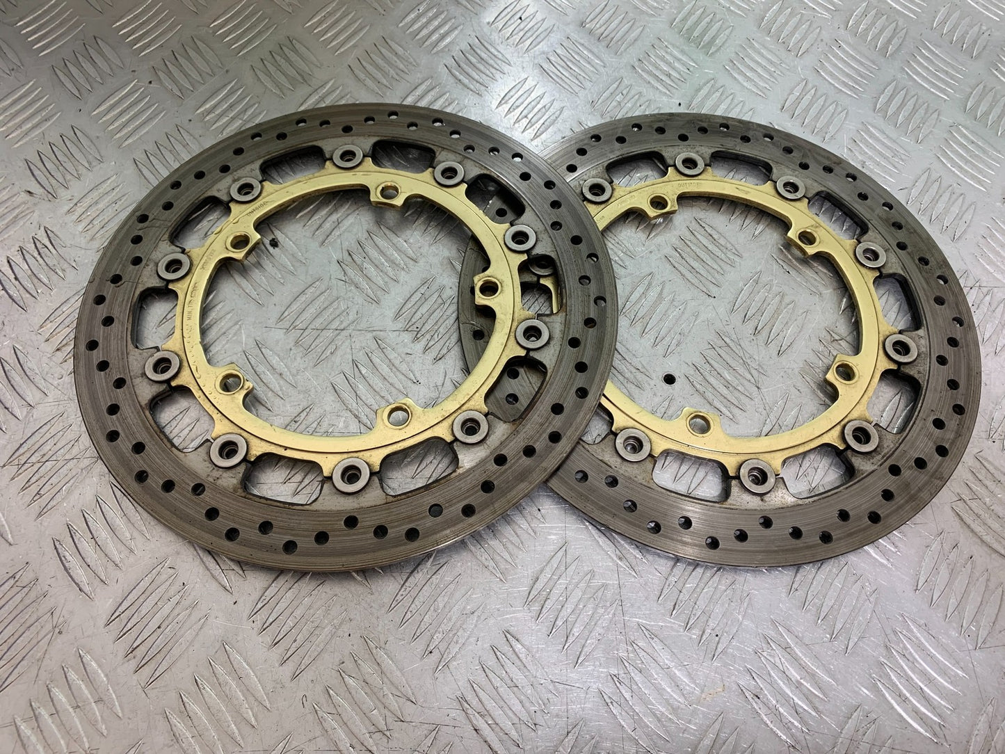 TRIUMPH SPEED TRIPLE R 1050 FRONT BRAKE DISCS  2009 (CMB1183)
