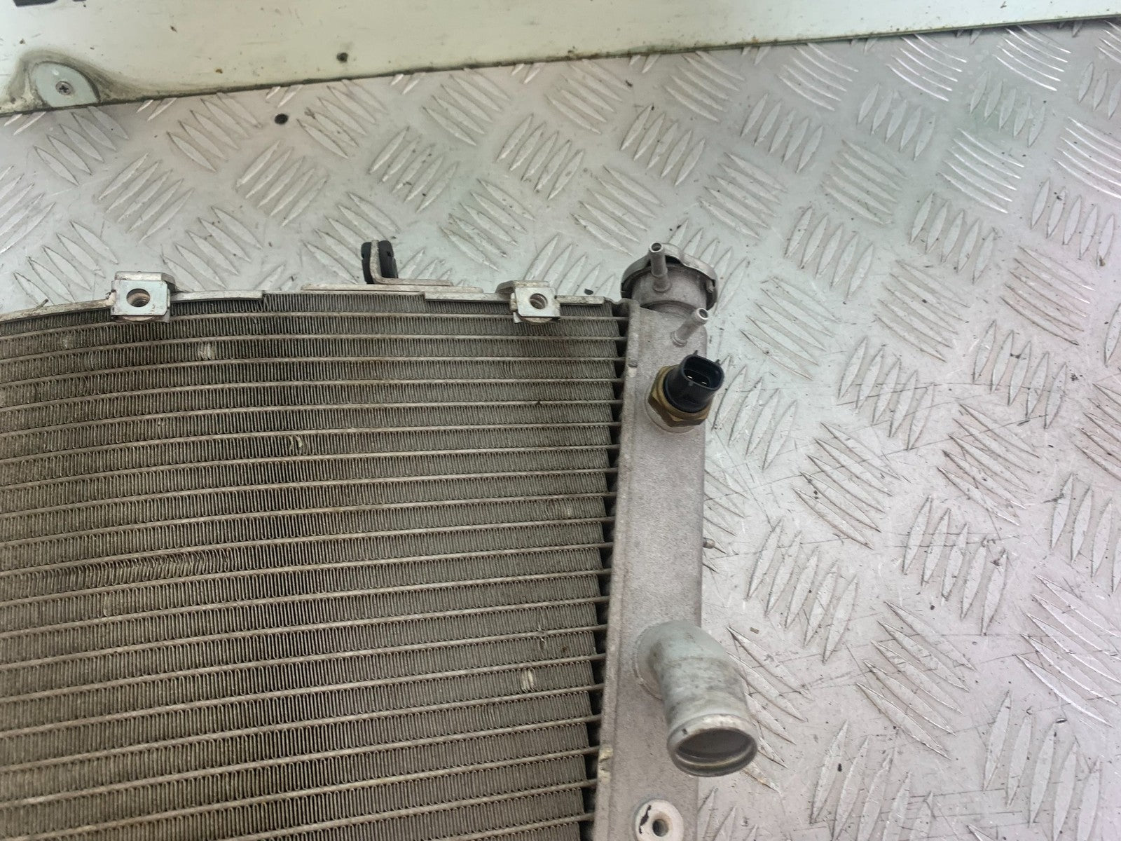 SUZUKI GSXR750 GSXR 750 K4 K5 RADIATOR  2004-2005 (CMB1319)
