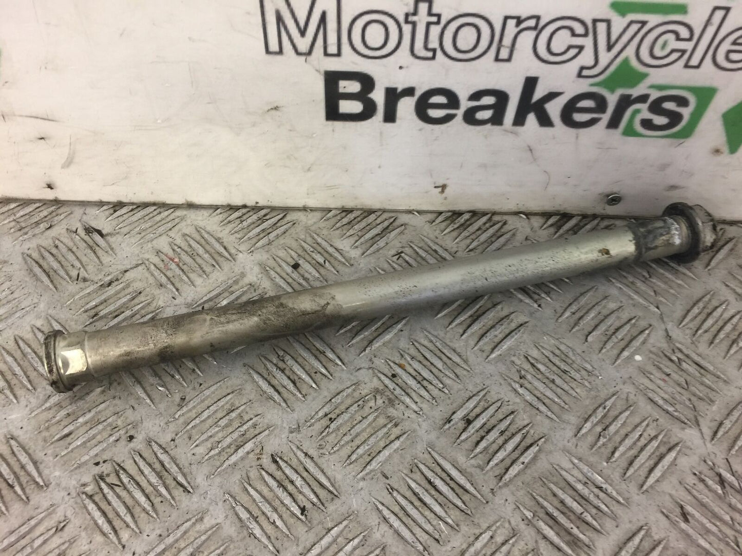 KAWASAKI ZX6R ZX6 R P7F P8F SWINGARM SPINDLE  YEAR 2007 2008 (STOCK 337)