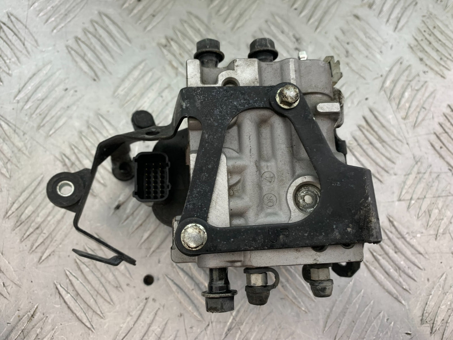 HONDA CBR1000 RR REAR ABS VALVE  YEAR  2008-2011 (CMB1330)