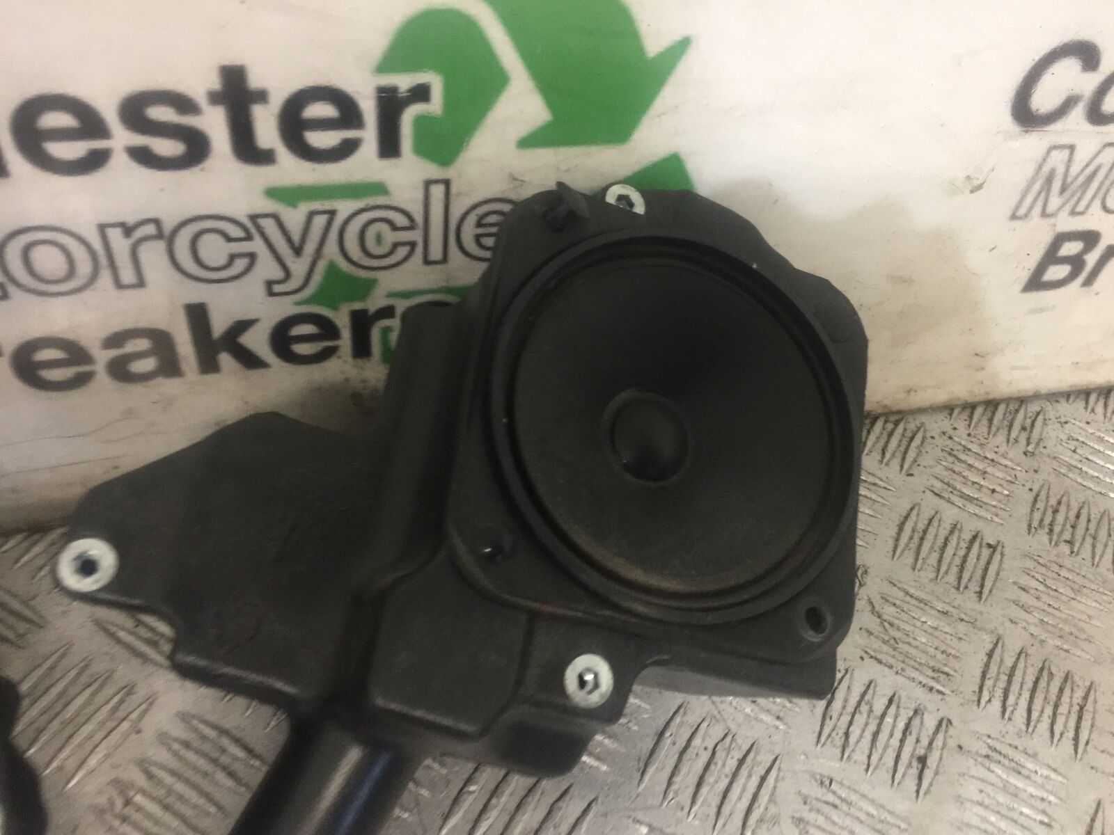 TRIUMPH TROPHY 1215 SE LEFT AND RIGHT SPEAKERS   YEAR 2012-2017 (STOCK 870)