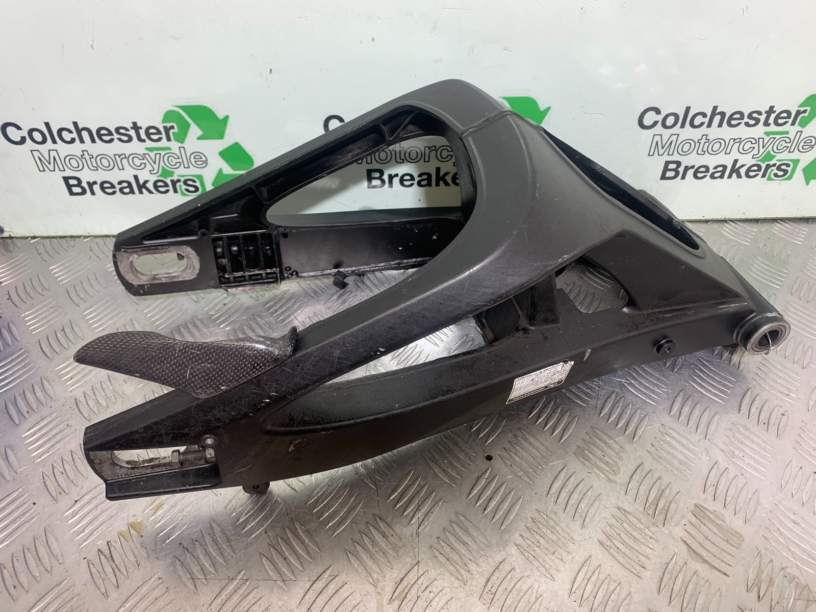 YAMAHA YZF R1 SWINGARM    YEAR 2004-2006 (CMB1155)