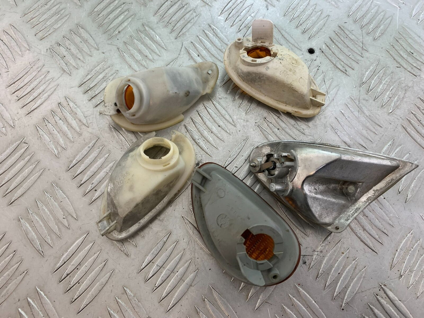 VESPA 125 ET4 INDICATORS  YEAR 1997-2000  (CMB1068)