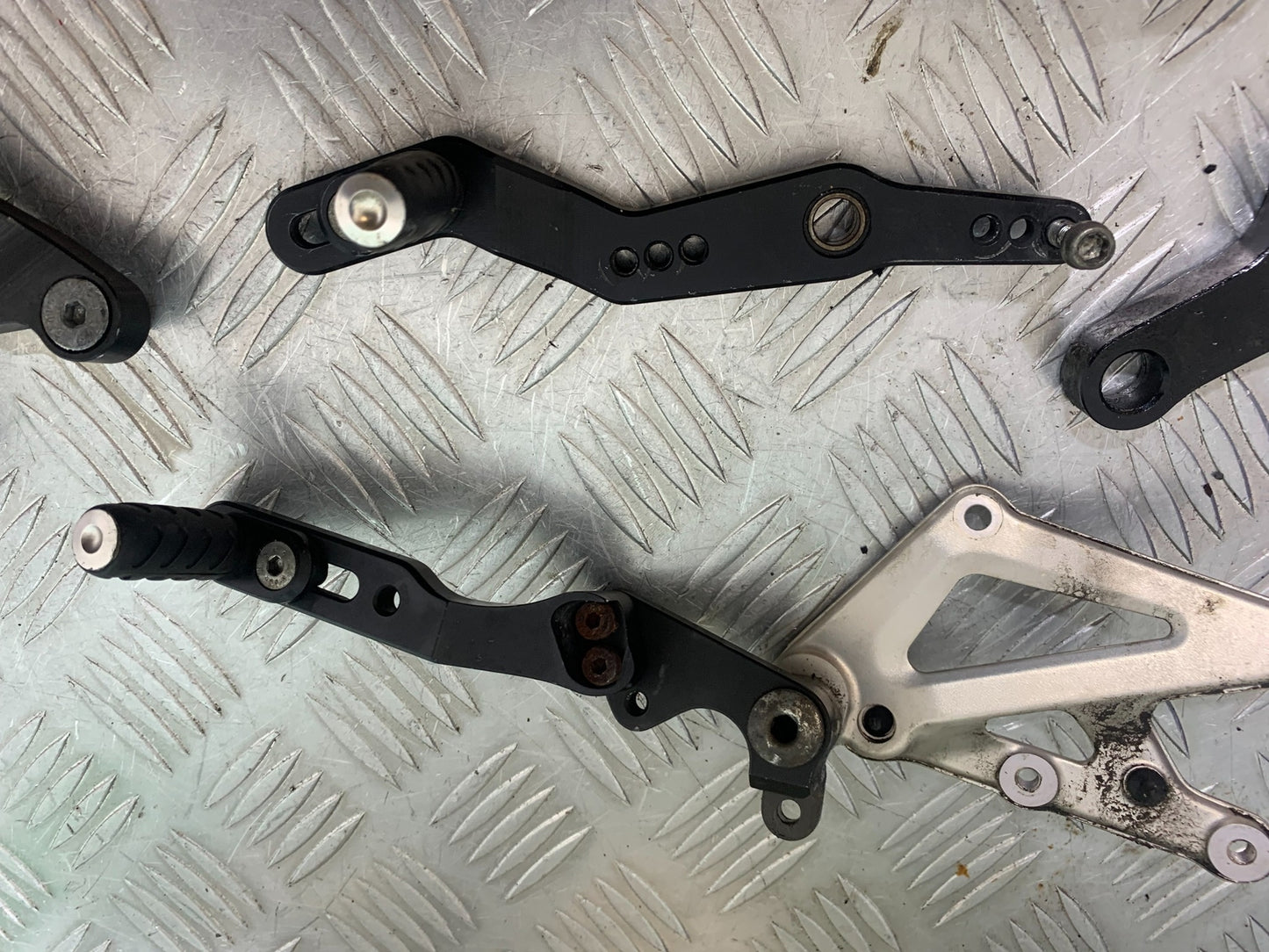 MV AGUSTA 800 F3 LEFT AND RIGHT FRONT HANGERS   YEAR 2013-2016 (CMB1152)