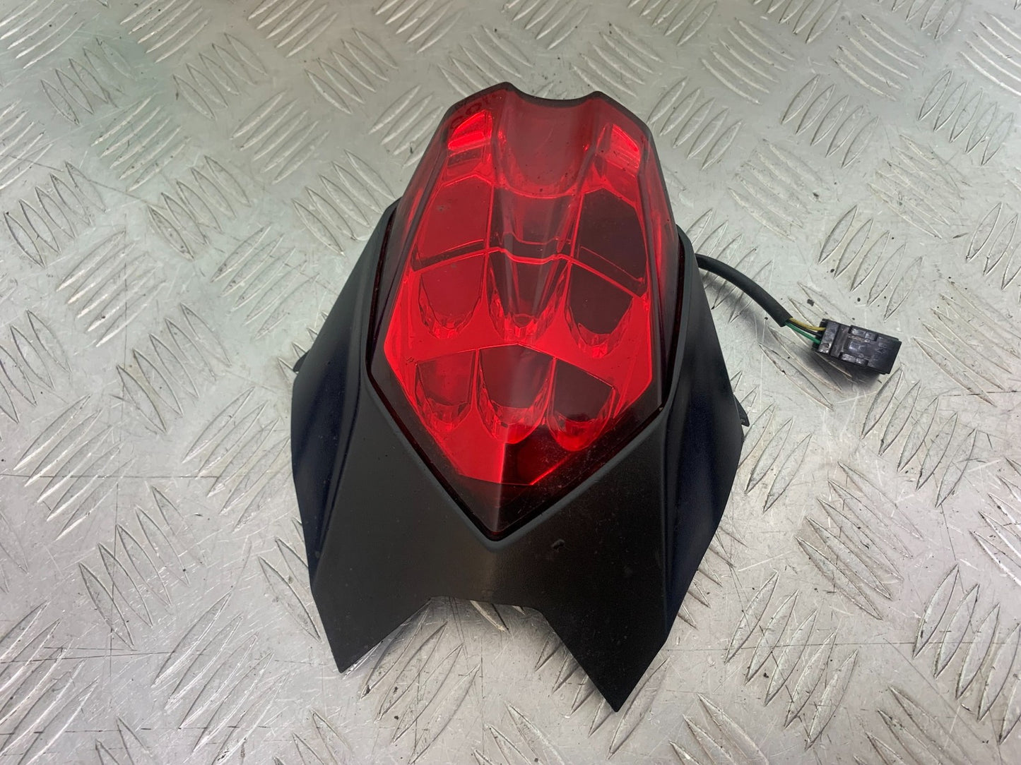 TRIUMPH 675 STREET TRIPLE REAR LIGHT    2013-2016 (CMB1186)