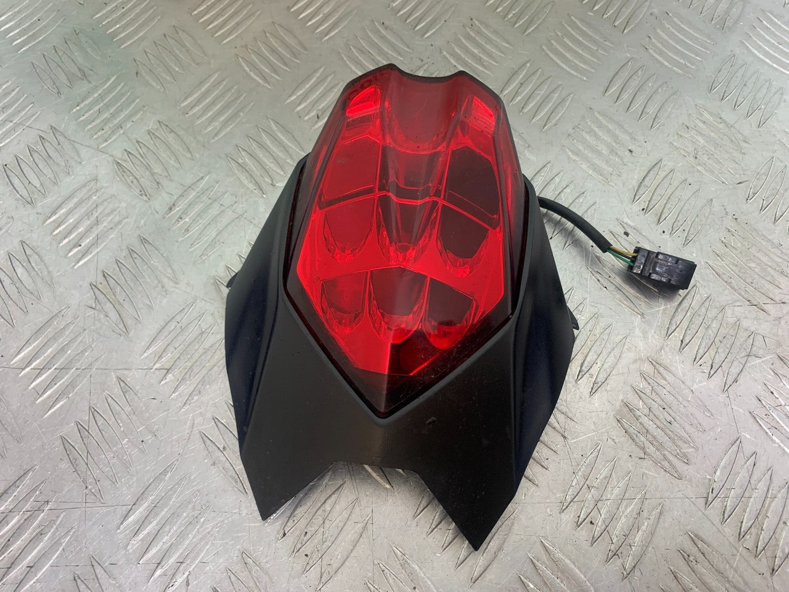 TRIUMPH 675 STREET TRIPLE REAR LIGHT    2013-2016 (CMB1186)