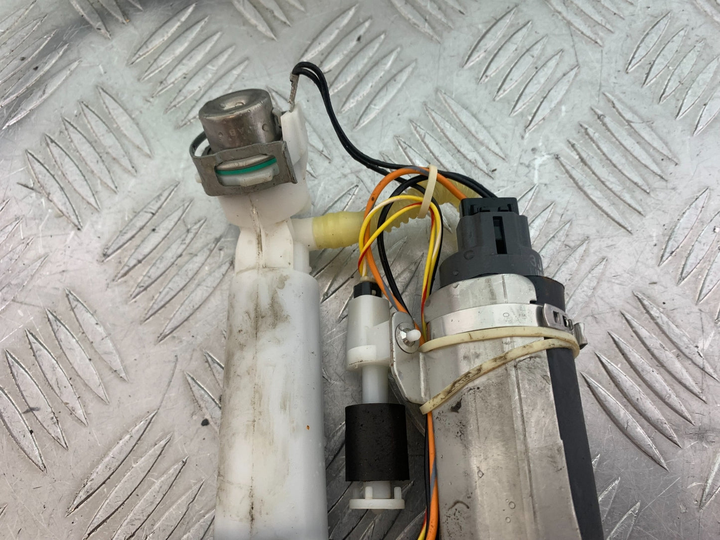 HARLEY DAVIDSON XL883 N IRON PETROL PUMP YEAR 2020  (CMB1116)