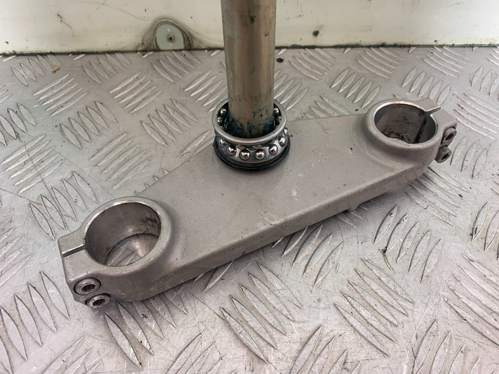 TRIUMPH 1050 SPRINT ST BOTTOM YOKE   YEAR 2004-2007 (CMB1197)