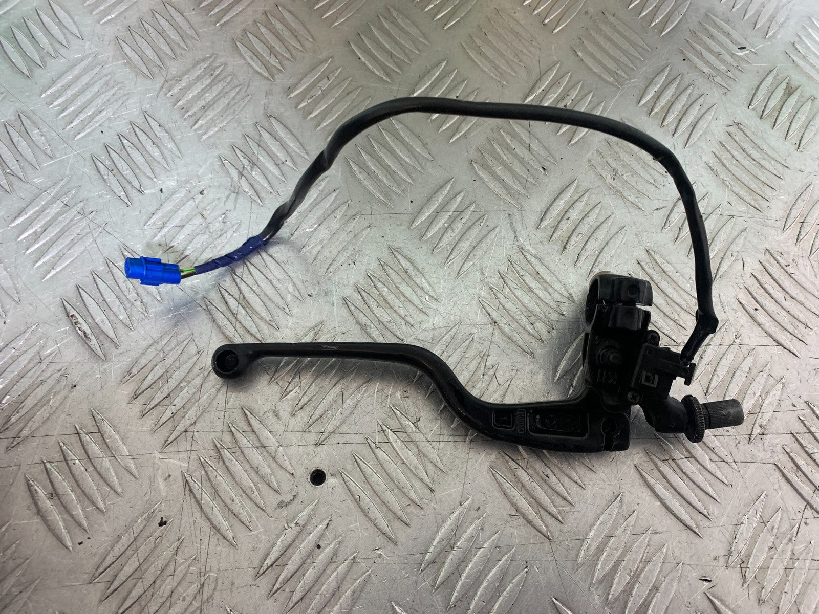 KTM DUKE 125 CLUTCH LEVER AND BRACKET  YEAR 2017-2022 (CMB1222)