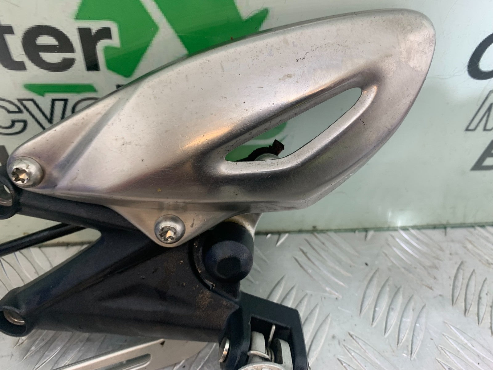 TRIUMPH 675 STREET TRIPLE R FRONT LEFT HANGER PEG LEVER  YEAR 2013-16 (CMB1221)