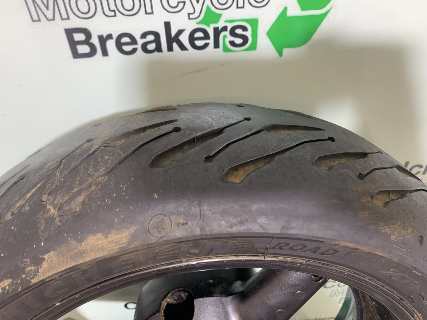 SUZUKI GSF1200  GSF 1200 BANDIT REAR WHEEL  YEAR 1997-2000 (CMB1149)