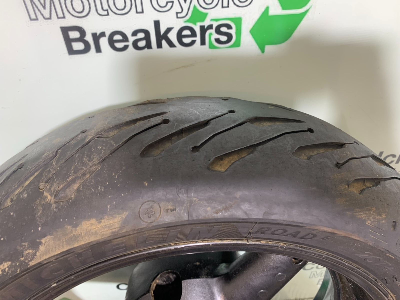 SUZUKI GSF1200  GSF 1200 BANDIT REAR WHEEL  YEAR 1997-2000 (CMB1149)