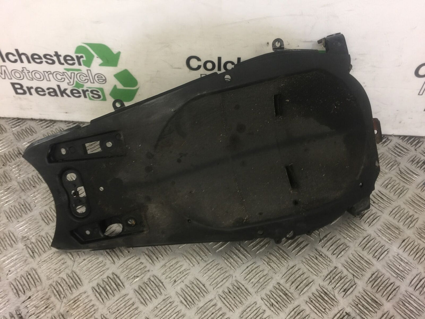 KAWASAKI ER6 F UNDERTRAY  YEAR 2006-2008 STOCK 401)