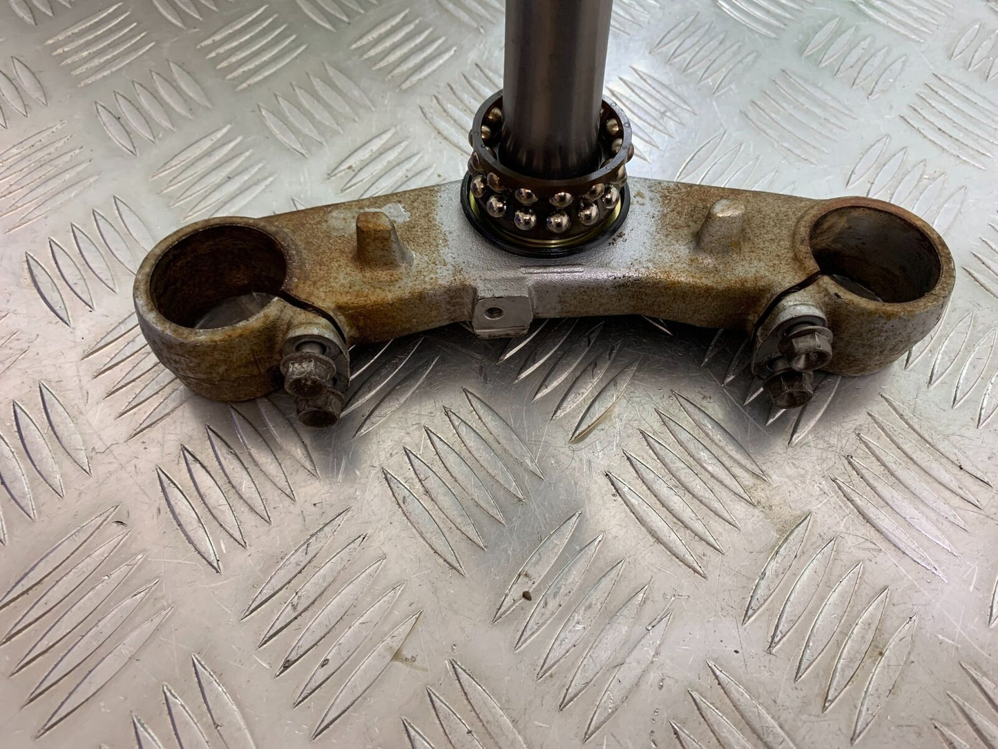 SUZUKI SV650 SV 650 BOTTOM YOKE  YEAR 2003-2006 (CMB1014)