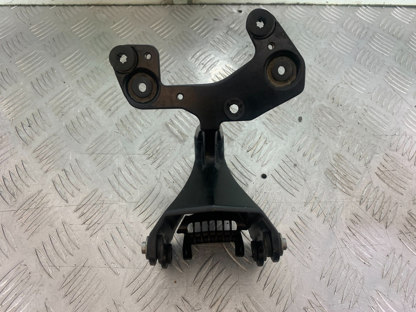 TRIUMPH 675 STREET TRIPLE FAIRING BRACKET   2013-2016 (CMB1186)