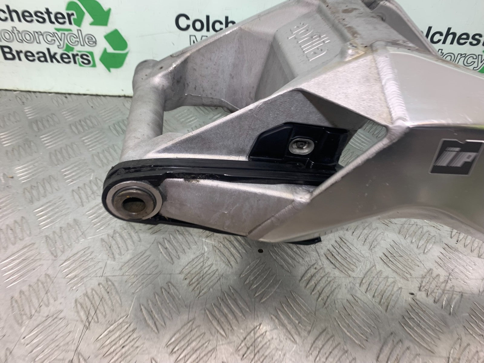 APRILIA RSV1000 R FACTORY MILLE SWINGARM  2004-09 (CMB1203)