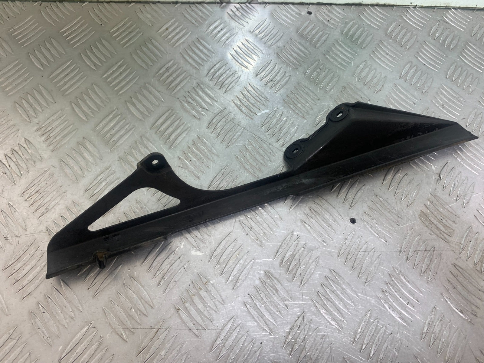 KAWASAKI ZX6R ZX6 R P7F P8F CHAIN GUARD  YEAR 2007-08 (CMB1165)
