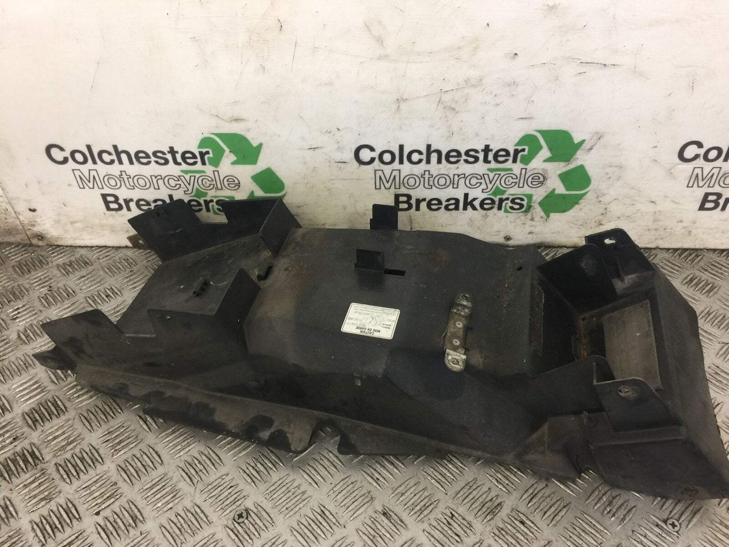 SUZUKI GSF1200  GSF 1200 BANDIT REAR MUDGAURD 1997 (STOCK 596)