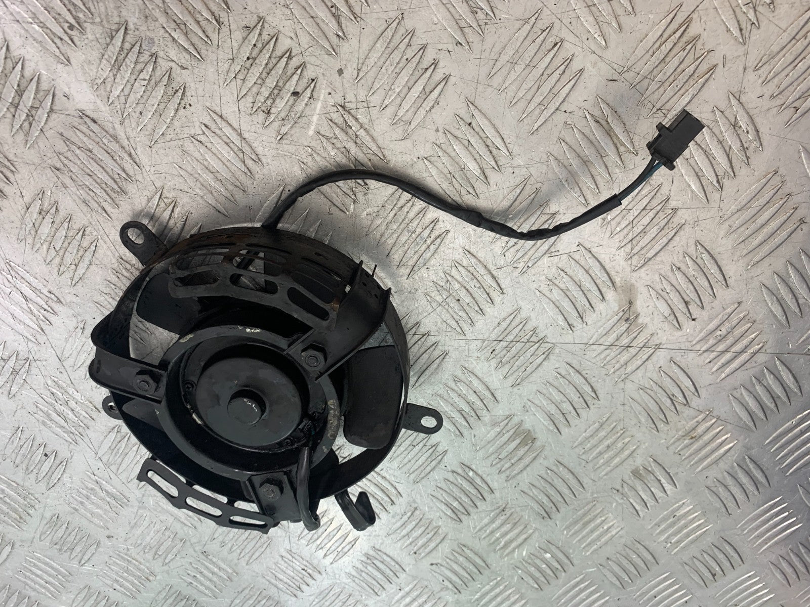 HONDA VT700 VT 700 SHADOW RADIATOR FAN   YEAR 1984-85 (CMB1328)