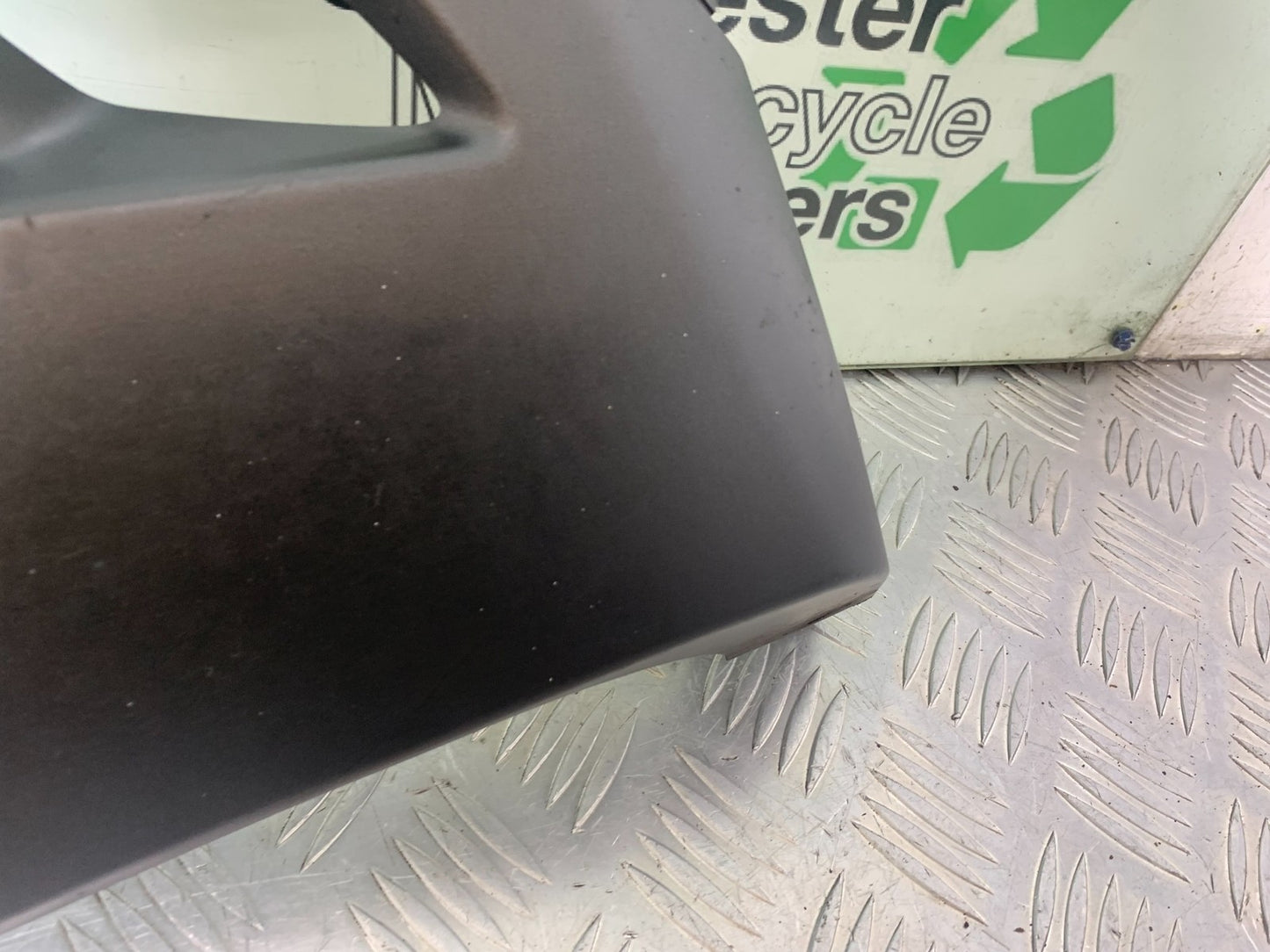KAWASAKI ZX10R ZX10 R RIGHT BELLYPAN  2008-2010 (CMB1206)