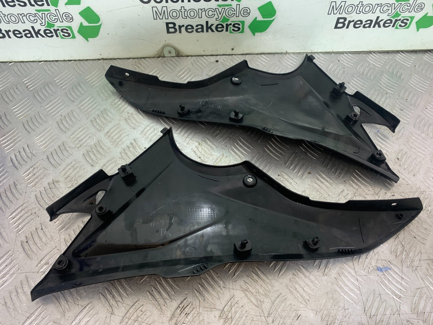 HONDA CB500 F CB500F LEFT AND RIGHT SIDE INFILLS YEAR 2013-2015  (CMB1235)