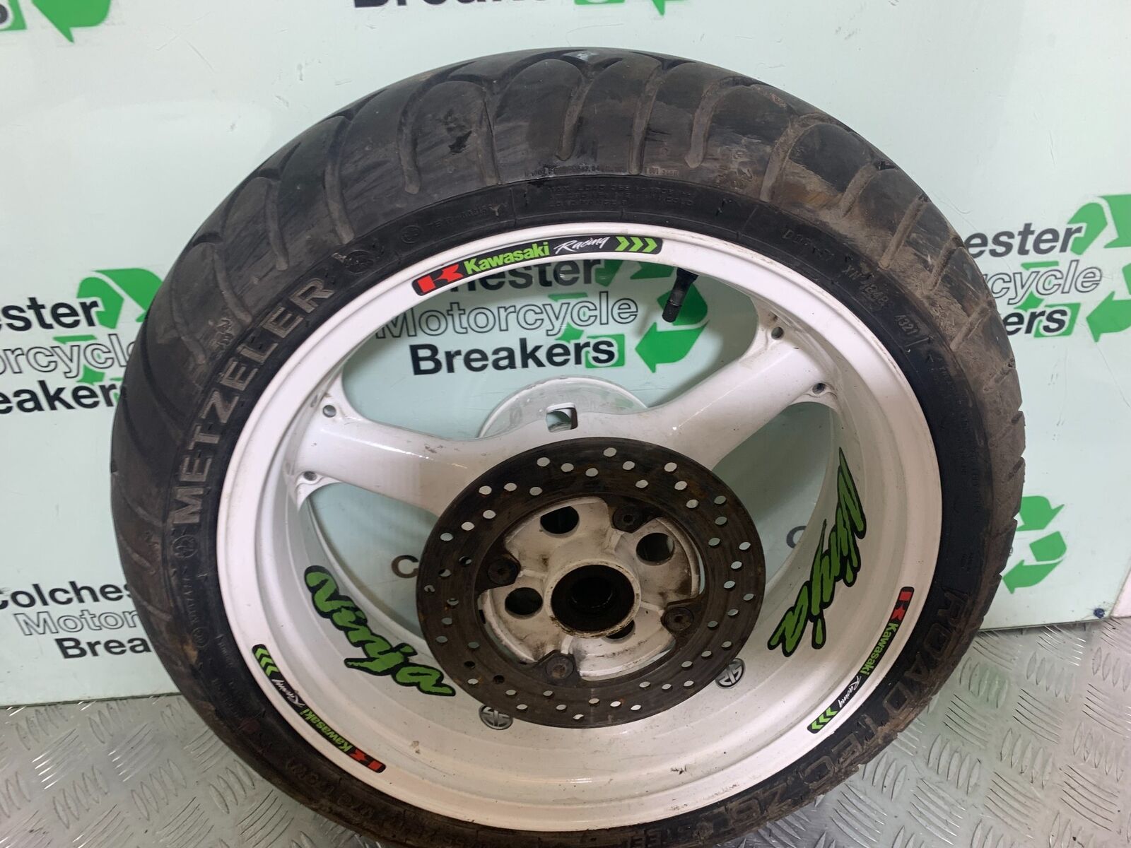 KAWASAKI ZX6R ZX636 REAR WHEEL   YEAR 2002  (CMB1100)