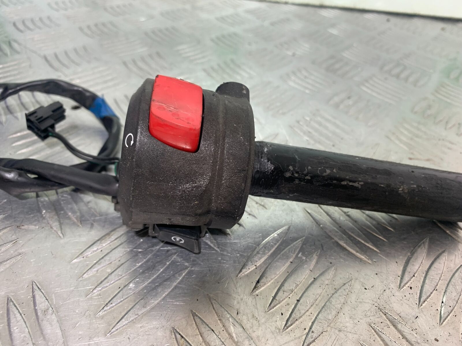 SUZUKI GSF1250 GSF 1250 BANDIT RIGHT SWITCH GEAR YEAR 2007-2011 (CMB1125)