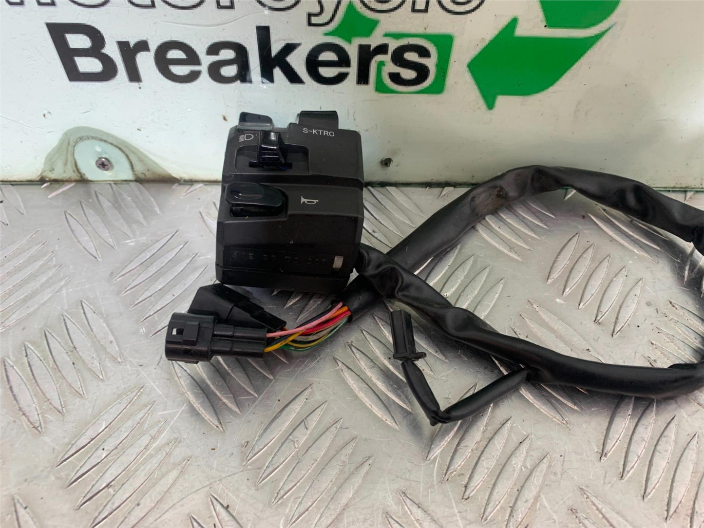 KAWASAKI ZX10R ZX 10R LEFT SWITCH GEAR   YEAR 2011-2015 (CMB1154)