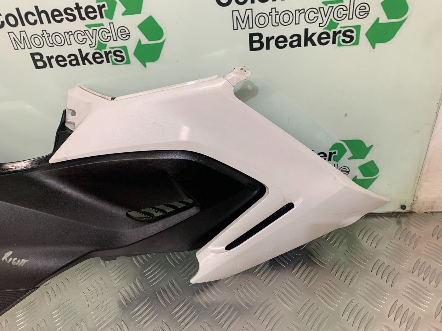 HONDA NC750 NC 750 X RIGHT SIDE FAIRING PANEL  2014-2016 (STOCK 945)