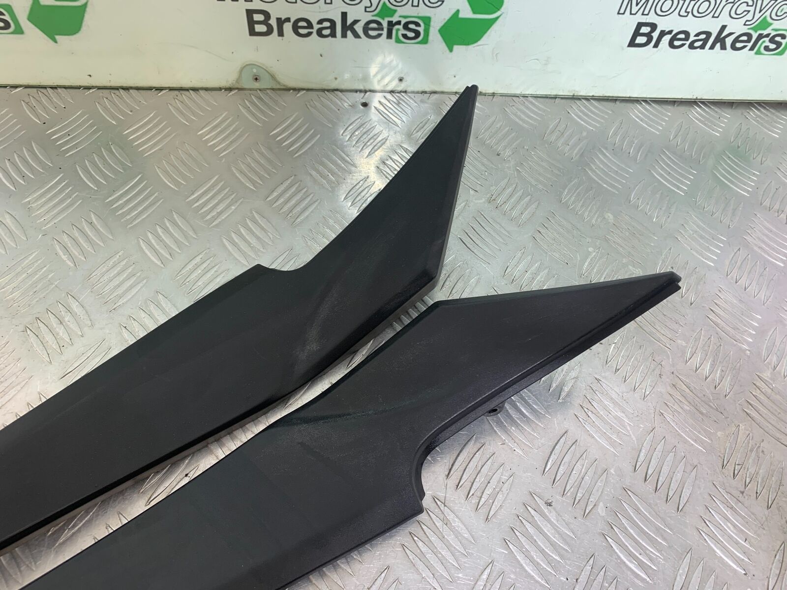 KAWASAKI ER6 N LEFT AND RIGHT INFILL PANELS   YEAR 2005-2008 (CMB1034)