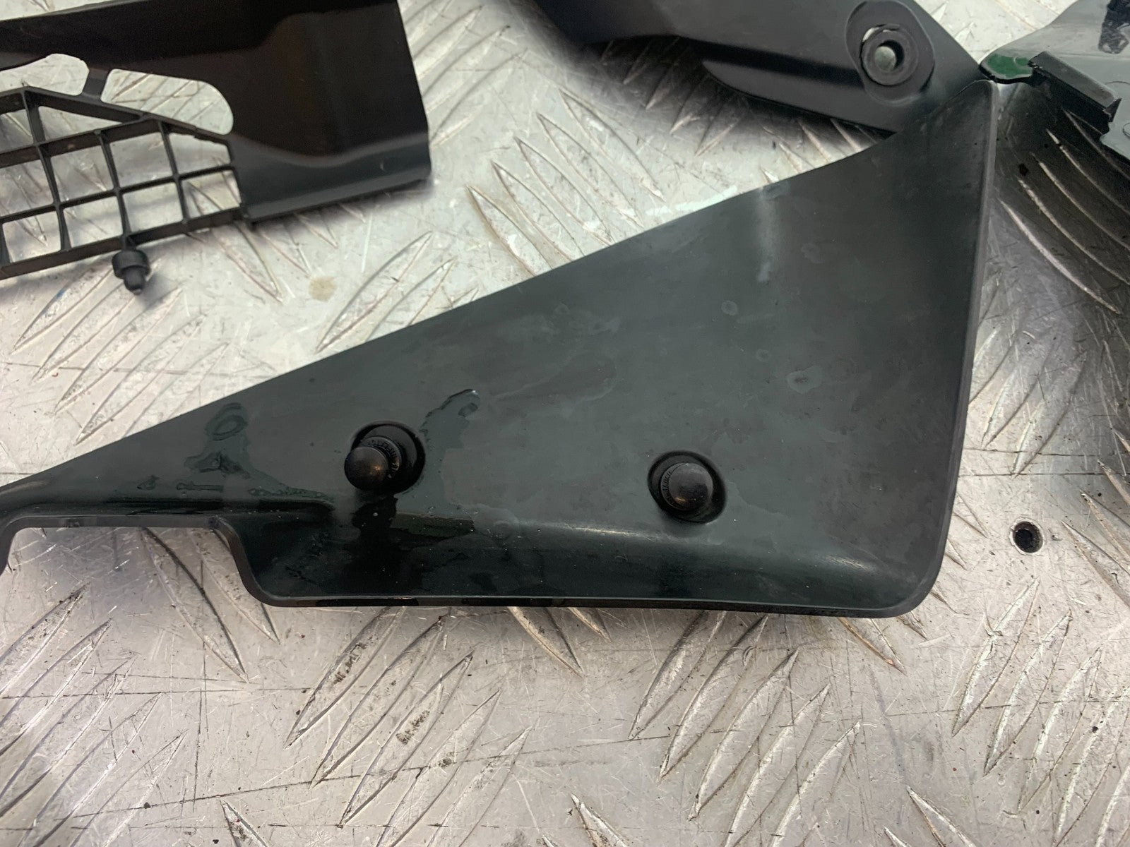 HONDA CBR1000 rr FIREBLADE BOTTOM INFILL PANELS  YEAR 2006 (CMB1220)