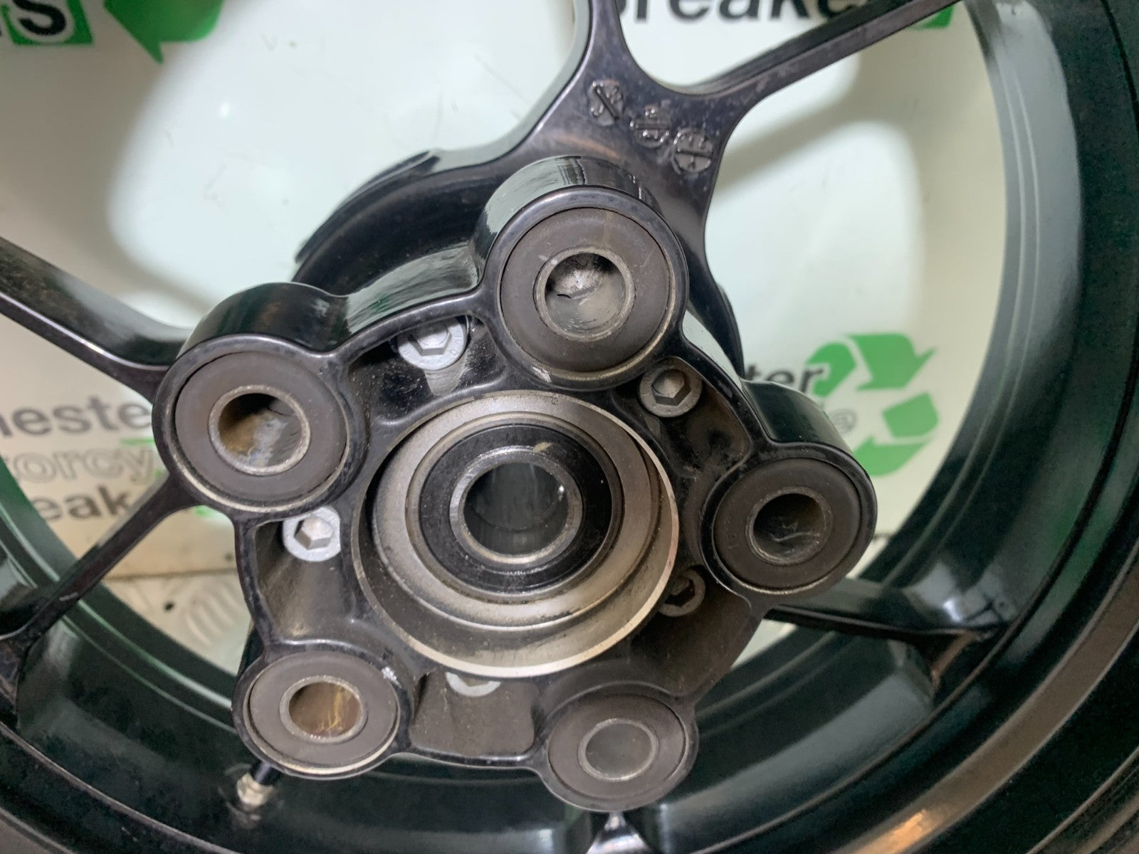 APRILIA TUONO 1000 V4R REAR WHEEL YEAR 2011-13  (CMB1331) 