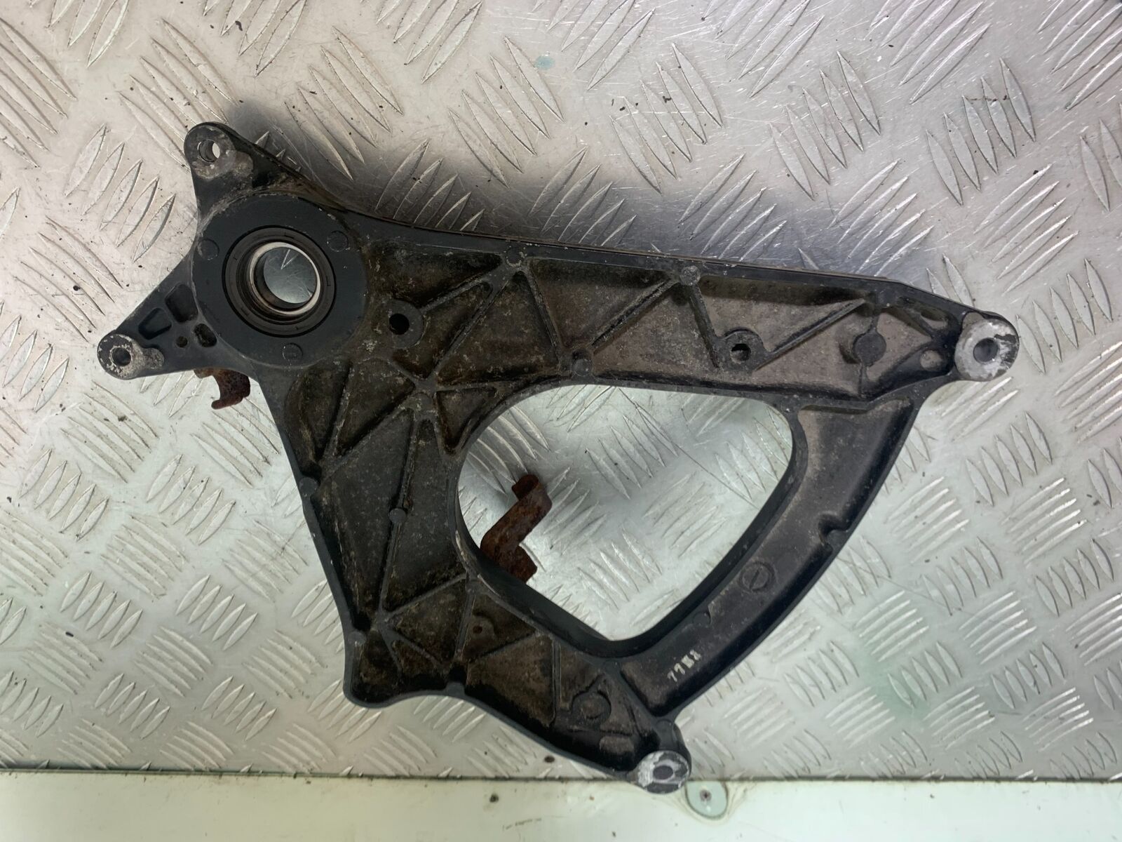 SUZUKI AN400 AN 400 BURGMAN EXHAUST BRACKET YEAR 2017-2024 (CMB1118 )