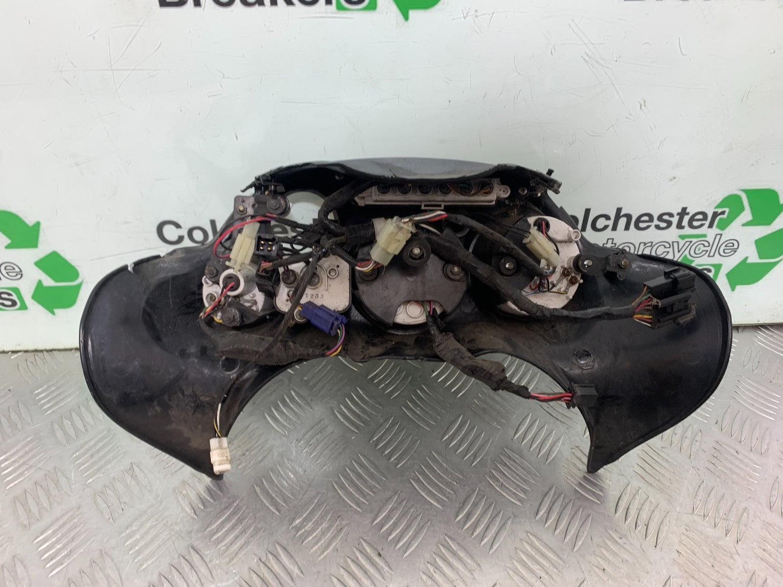 TRIUMPH 955i SPRINT ST CLOCKS SPEEDO DASH (DAMAGED) YEAR 1999-04 (CMB1230)