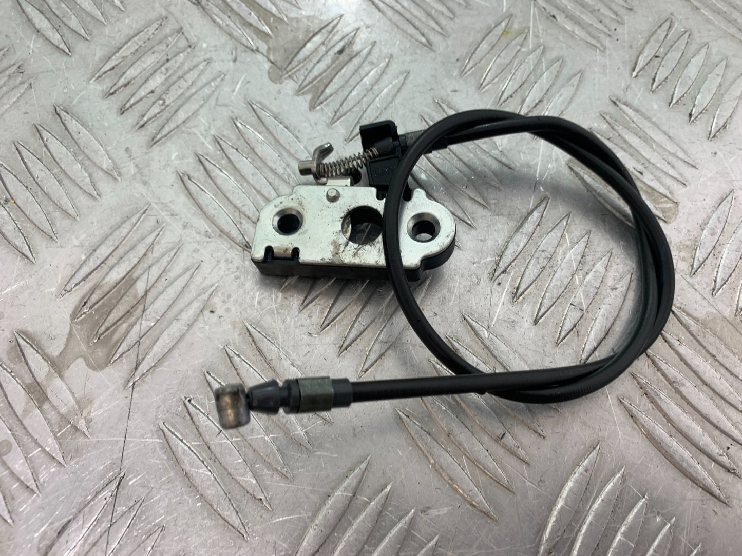 TRIUMPH TRIDENT 660 SEAT CATCH AND CABLE  YEAR 2021-2024 (CMB1148)