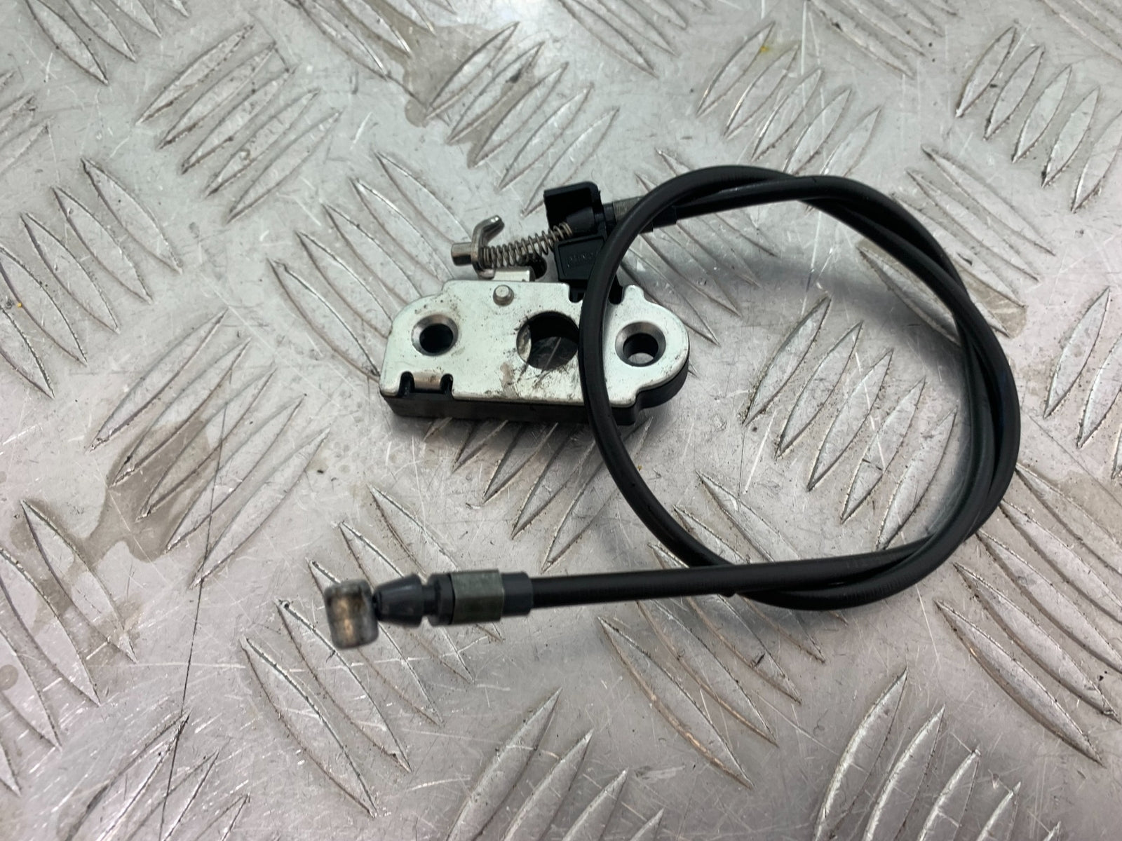TRIUMPH TRIDENT 660 SEAT CATCH AND CABLE  YEAR 2021-2024 (CMB1148)