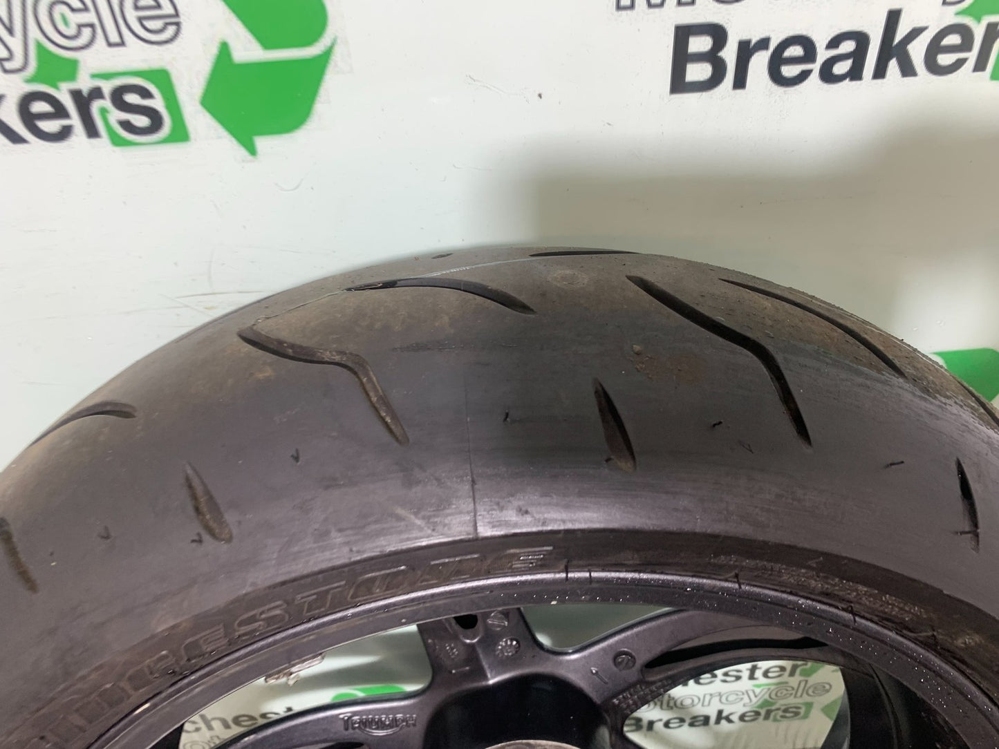 TRIUMPH 1050 SPRINT ST REAR WHEEL (TYRE WILL PASS MOT)  2004-2007 (CMB1197)