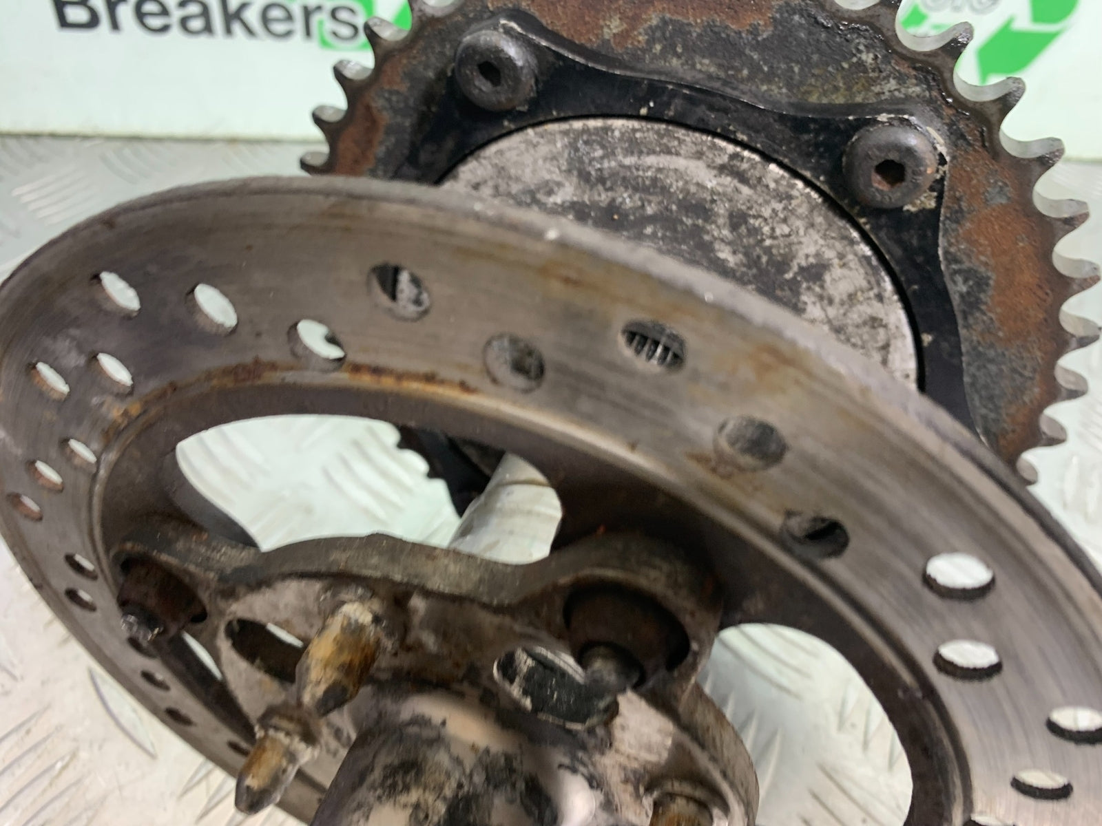 TRIUMPH T509 SPEED TRIPLE REAR HUB DISC AND SHAFT  YEAR 1997-1998 (CMB1144)