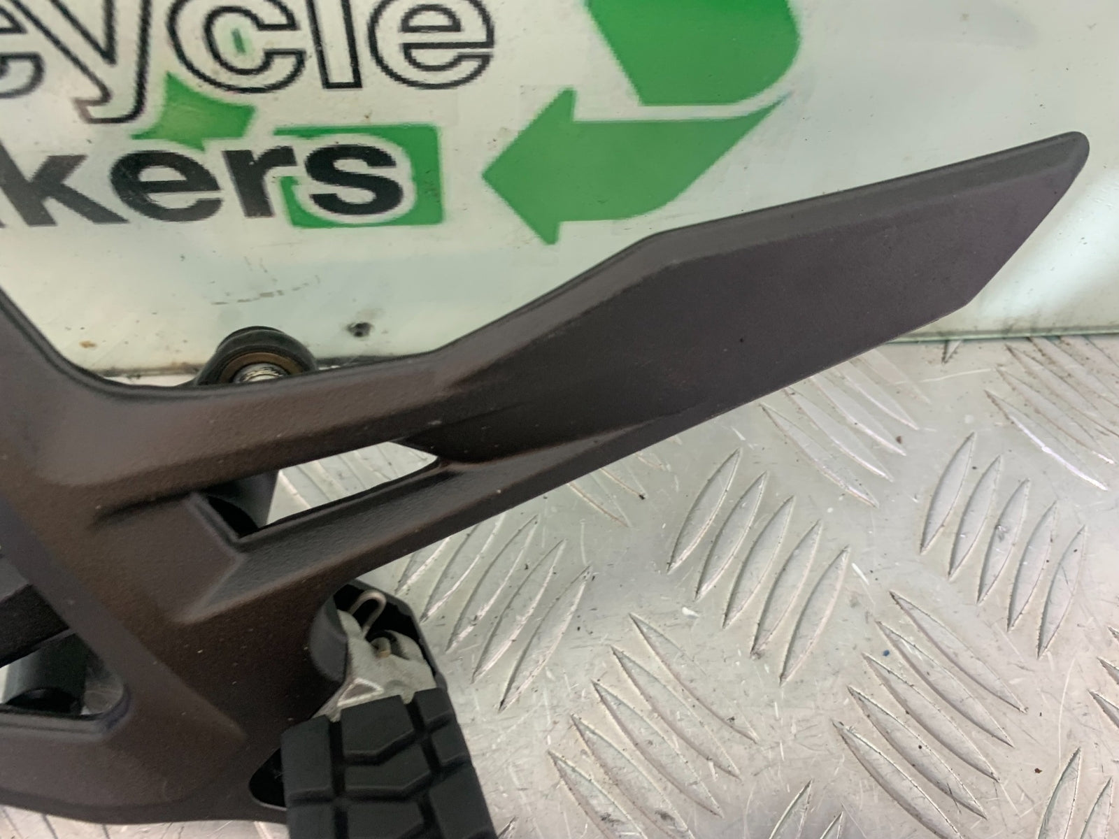 KTM 790 DUKE FRONT LEFT HANGER  YEAR 2018-2021  (CMB11150)