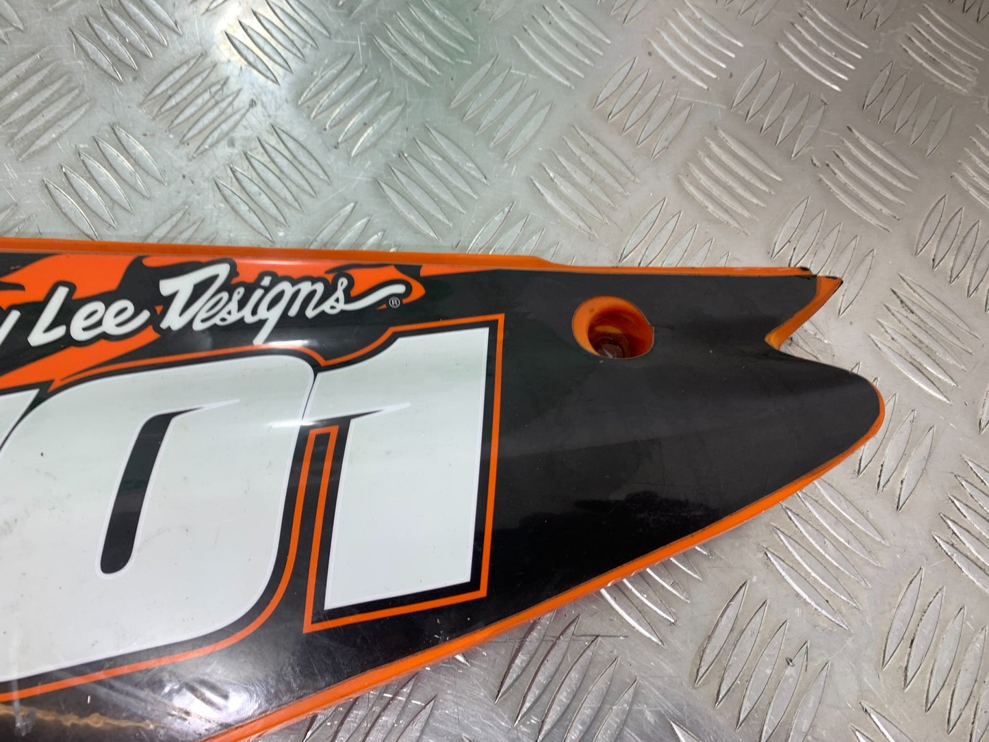 QINGQI QM125 GY-2B LEFT SEAT PANEL YEAR 2016 (CMB1228)
