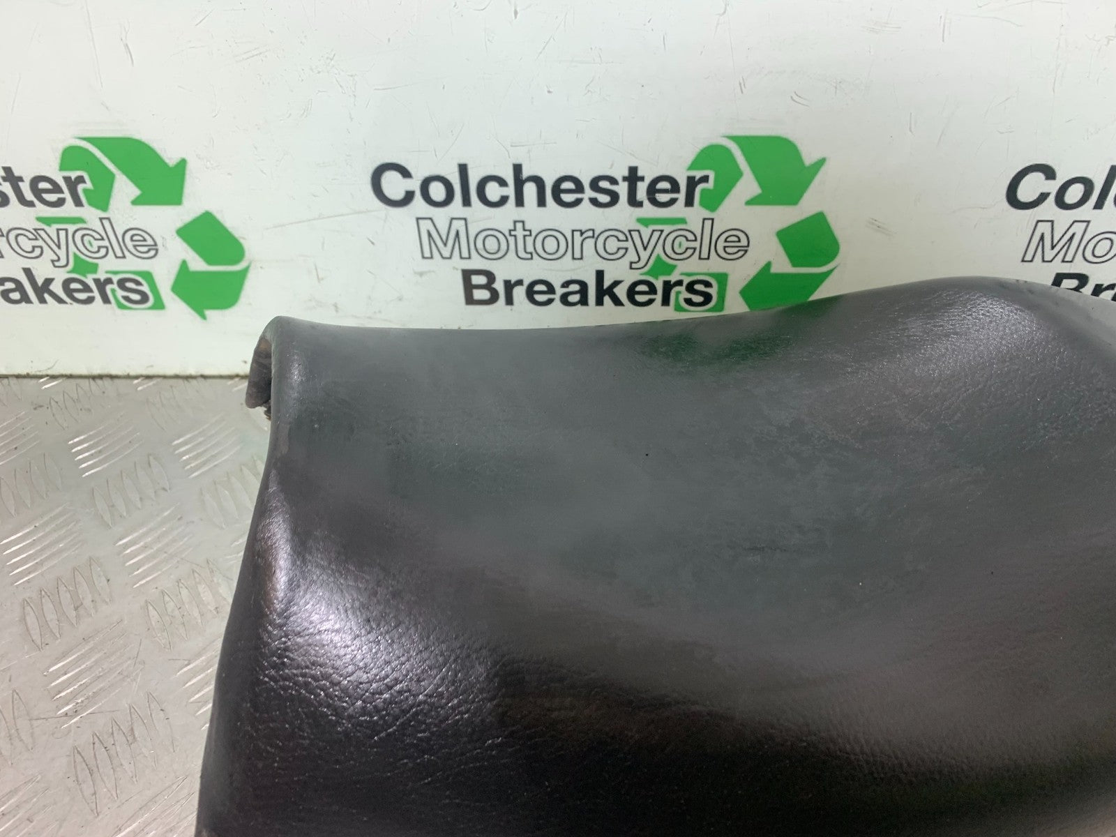 YAMAHA FZS600 FAZER 600 SEAT   YEAR 1998-2001 (CMB1267)
