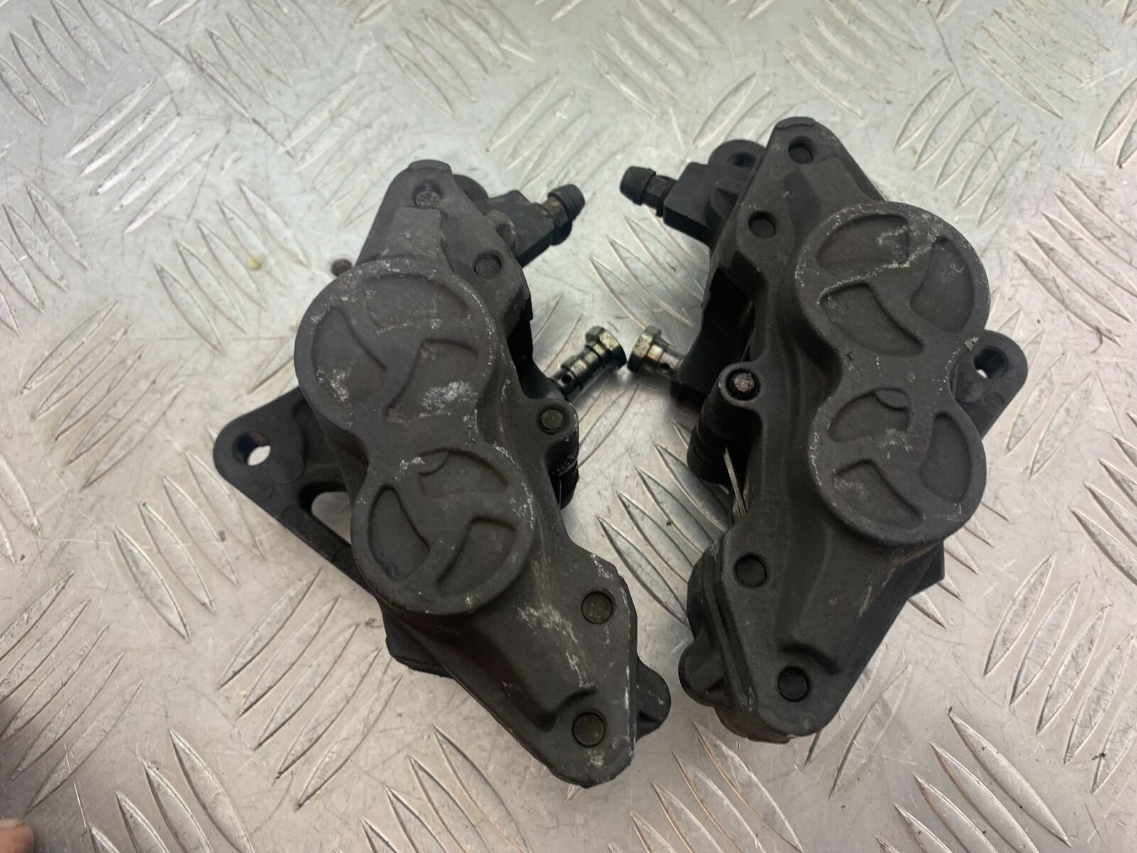 TRIUMPH 955i SPRINT ST FRONT BRAKE CALIPERS  YEAR 1999-2004 (CMB1124)