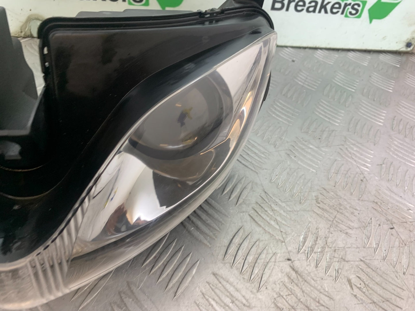 SUZUKI GSF600 GSF 600 BANDIT HEADLIGHT   2000-2004 (CMB1269)